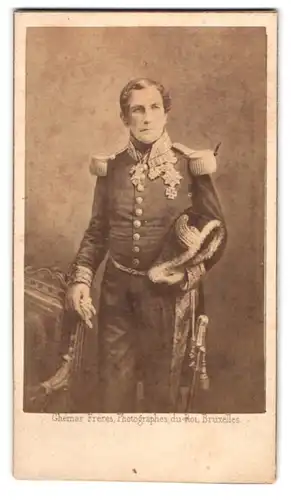 Fotografie Ghemar Freres, Bruxelles, Portrait König Leopold I. von Belgien ind Uniform mit Dreispitz und Orden