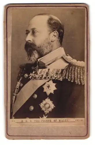 Fotografie unbekannter Fotograf und Ort, Portrait König Edward VII von Grossbritannien, Prince of Wales in Uniform, Orden