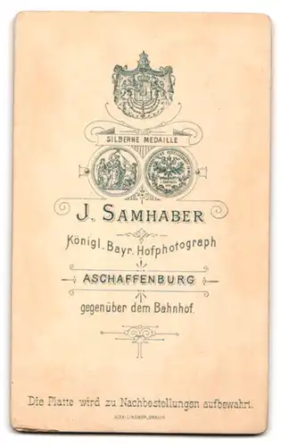 Fotografie J. SAmhaber, Aschaffenburg, Student im Anzug mit Zwickerbrille und Couleur