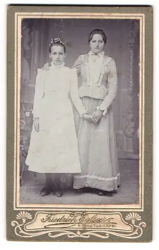 Fotografie Friedrich Eglseer, St. Pölten, Mutter mit ihrer Tochter im Kommunionskleid