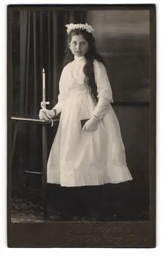 Fotografie H. Gutjahr, Ramsau, Mädchen im weissen Kleid mit Kerze zur Kommunion