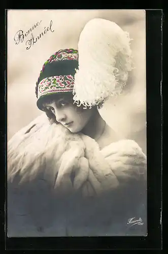 AK Junge Dame im Hermelinpelz mit Hut, Neujahrsgruss