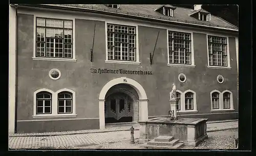 AK Hallein, Halleiner Turnverein 1866 mit Brunnen