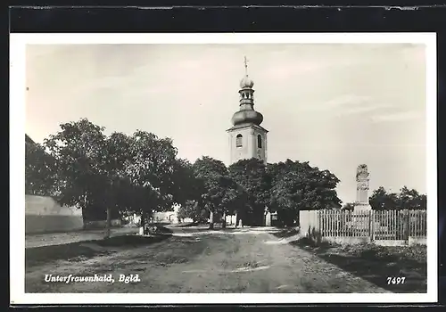 AK Unterfrauenhaid, Ortspartie mit Denkmal und Kirche