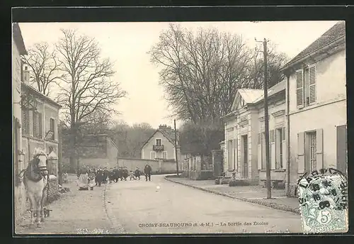 AK Croisy-Beaubourg, La Sortie des Écoles