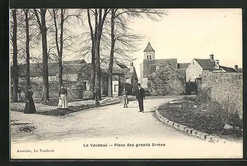 AK Le Vaudoué, Place des grands Ormes