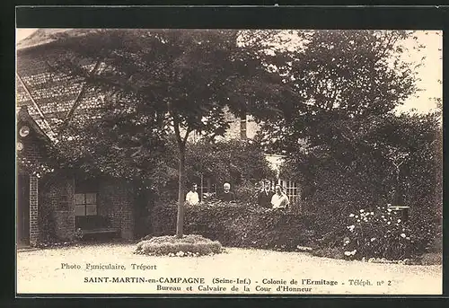 AK Saint-Martin-en-Campagne, Colonie de l`Ermitage, Bureau et Calvaire de la Cour d`Honneur