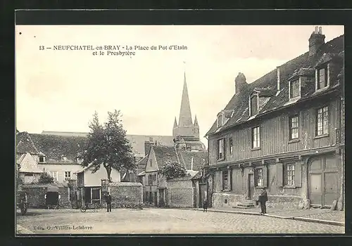 AK Neufchatel-en-Bray, La Place du Pot d'Etain et le Presbytere