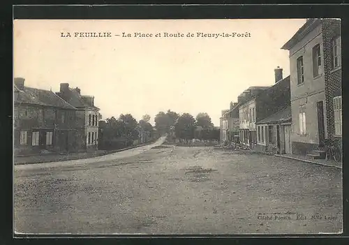 AK La Feuillie, la Place et Route de Fleury-la-Foret