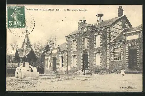 AK Gruchet-le-Valasse, la Mairie et la Fontaine