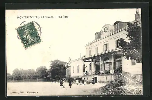 AK Montereau, La Gare, Kinder vor dem Bahnhof