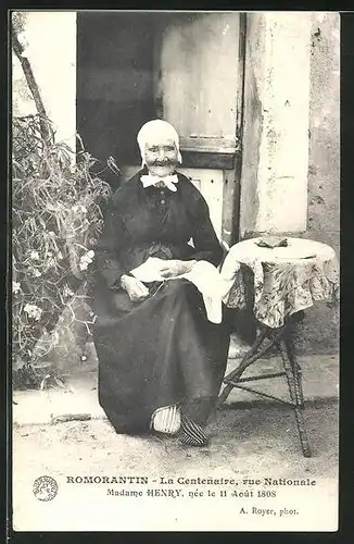 AK Romorantin, 100 jährige Madame Henry, geboren 1808