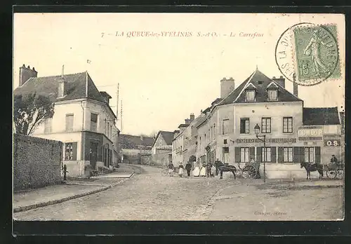 AK La Queue-lez-Yvelines, Le Carrefour, Strassenkreuzung mit Cafe Collot