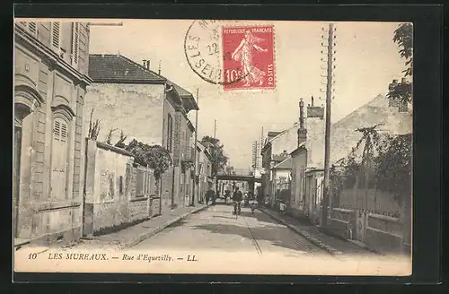 AK Les Mureaux, Rue d`Equevilly, Strassenpartie