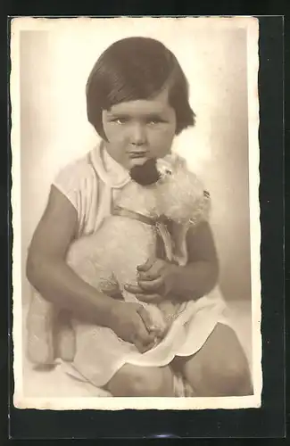 Foto-AK Niedliches Mädchen mit Plüschhund