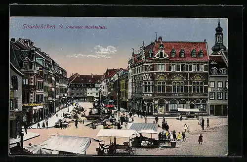 AK Saarbrücken, Strassenbahn und Monument auf dem Marktplatz