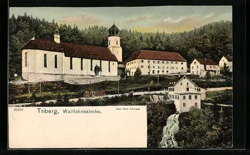 AK Triberg, Wallfahrtskirche mit Strasse und Wasserfall