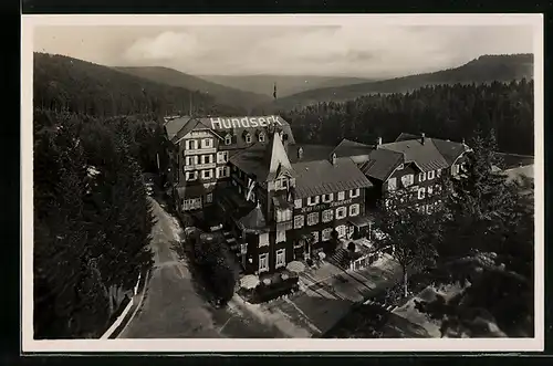 AK Hundseck /Schwarzwald, Kurhaus Hundseck mit Strassenpartie