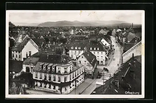 AK Offenburg, Ortsansicht mit Strasse von oben gesehen, mit Schuhhaus Stern