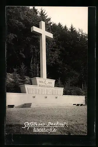 AK Waldkirch /Br., Am Gefallenen-Denkmal