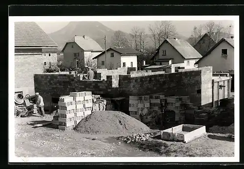 Foto-AK Salzburg-Liefering, Hugbertstrasse 22, Haus im Bau