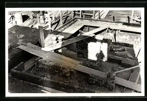 Foto-AK Salzburg-Liefering, Haus in der Hugbertstrasse 22 im Bau, Keller