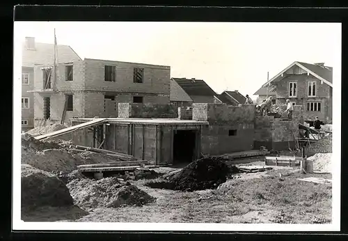 Foto-AK Salzburg-Liefering, Häuser in der Hugbertstrasse im Bau