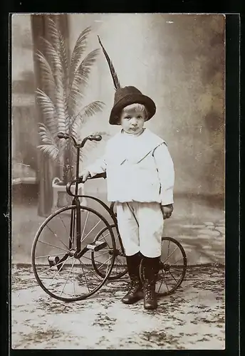 AK Junge mit Dreirad und Hut