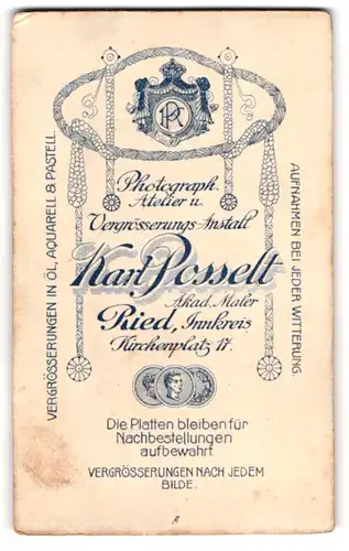 Fotografie Karl Posselt, Ried / Innkreis, Monogramm des Fotografen im königlichen Wappen mit Verzierung über Anschrift