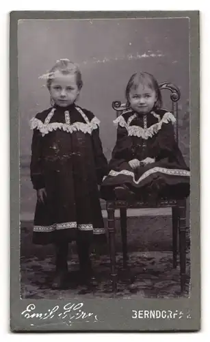 Fotografie Emil Hirn, Berndorf a. T., Hauptstr. 309, Damenkopf im Jugendstil mit Seerosen