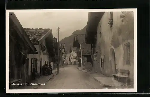 AK Rauris i. P., Martktstrasse mit Anwohnern