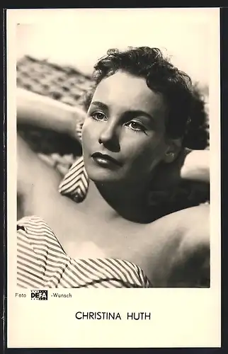 AK Schauspielerin Christina Huth im gestreiften Badeanzug