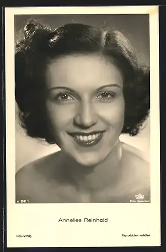 AK Schauspielerin Annelies Reinhold mit toller Frisur in die Kamera lächelnd