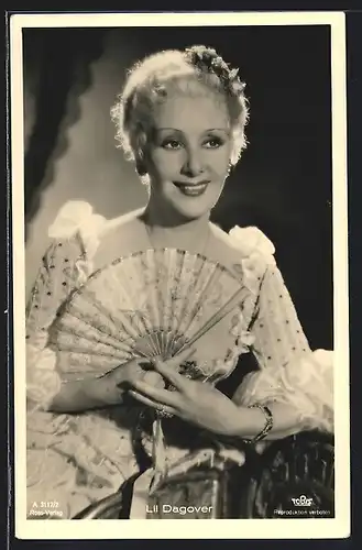 AK Schauspielerin Lil Dagover im tollen Kostüm mit Fächer