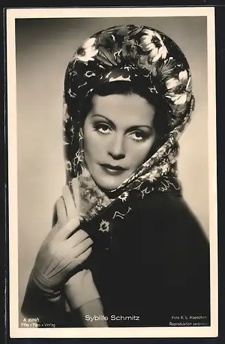 AK Schauspielerin Sybille Schmitz mit Halstuch posierend