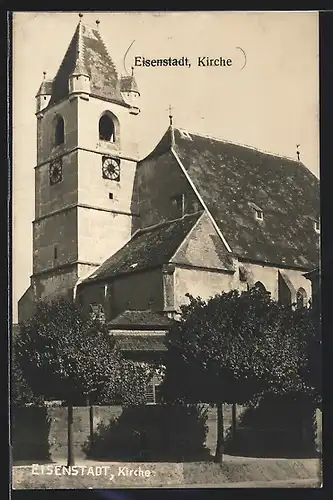 AK Eisenstadt, Kirche mit Mauer, Strassenansicht