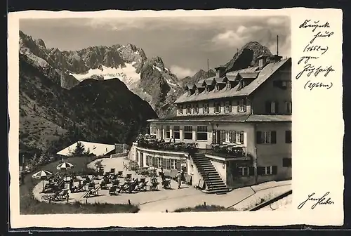 AK Garmisch-Partenkirchen, Kreuzeck-Haus gegen Zugspitze