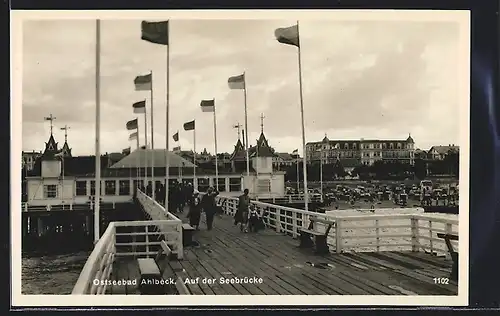 AK Ahlbeck /Ostsee, Auf der Seebrücke