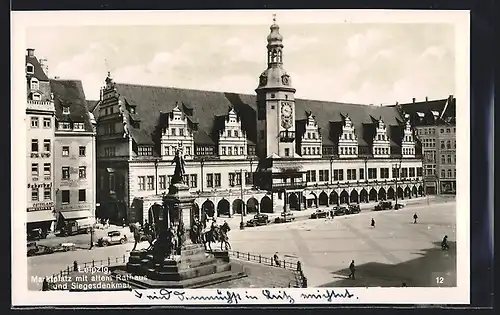 AK Leipzig, Marktplatz mit altem Rathaus und Friedensdenkmal
