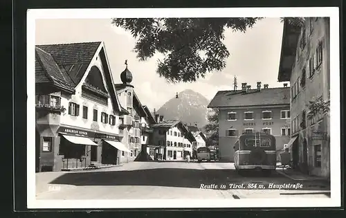 AK Reutte, Hauptstrasse mit Hotel Post