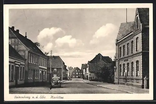 AK Boizenburg /Elbe, Markttor mit Postamt, Strassenpartie