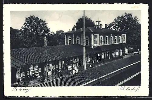 AK Tutzing, Bahnhof mit Kiosk und Reisenden