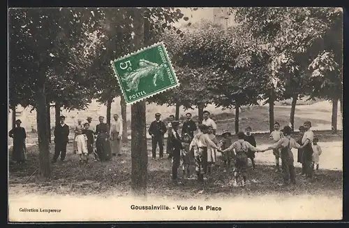 AK Goussainville, Vue de la Place, Partie mit Kindern