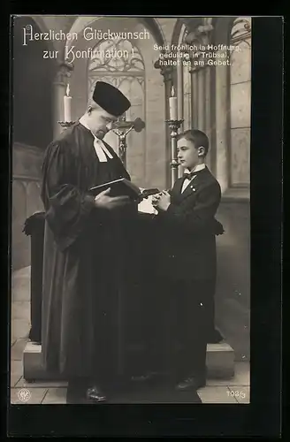 AK Pfarrer neben Jungen zur Konfirmation