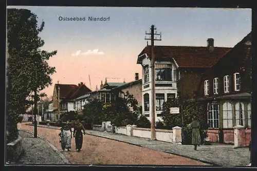 AK Niendorf /Ostsee, Strassenpartie der Ortschaft