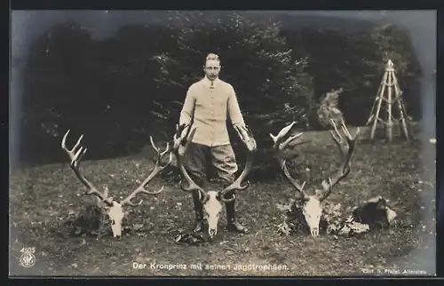 AK Kronprinz Wilhelm von Preussen mit seinen Jagdtrophäen