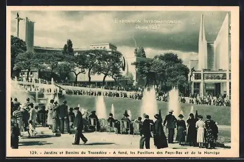 AK Paris, Exposition internationale 1937, Jardins et Bassins du Trocadero & les Pavillons des Pay-Bas et Norvege