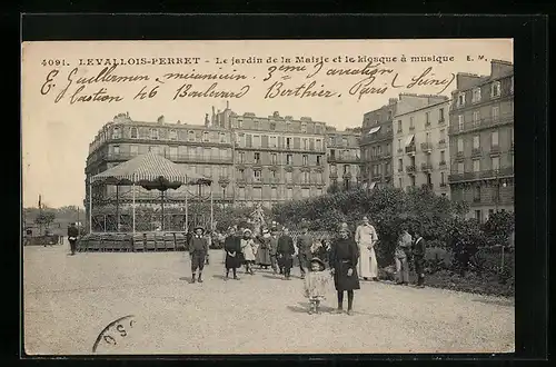 AK Levallois-Perret, Le jardin de la Mairie et le kiosque a musique