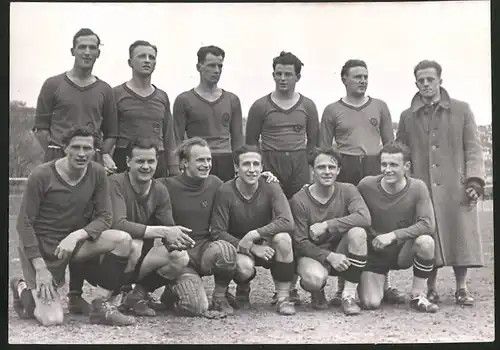 Fotografie Ansicht Wien, Dornbacher Sportplatz Handball Mannschaft W.A.C. Wiener Athletik Club ist neuer Gaumeister 1939