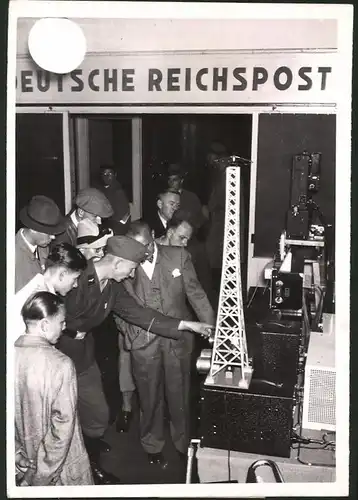 Fotografie Leipzig, Herbstmesse 1940, Reichspost-Messestand mit Sendeanlage im Kleinformat
